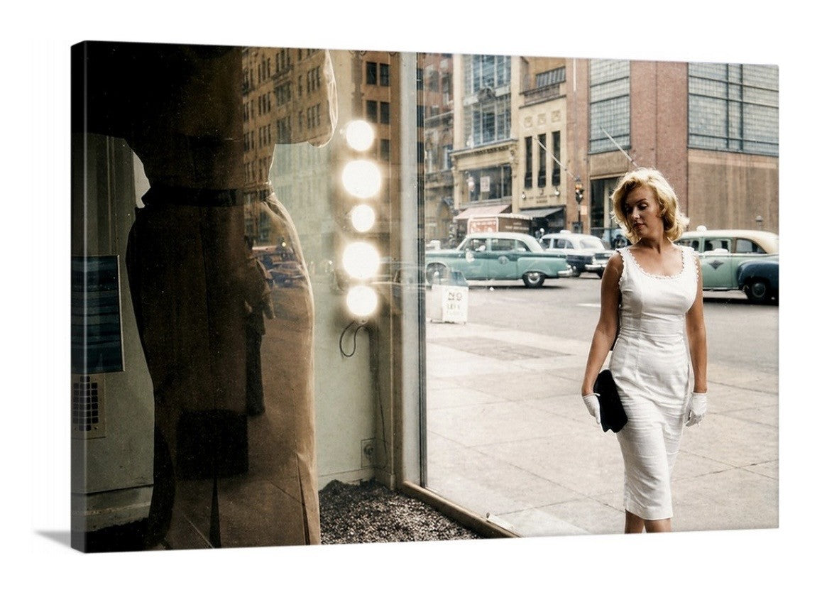 Marilyn Shops 5th Ave