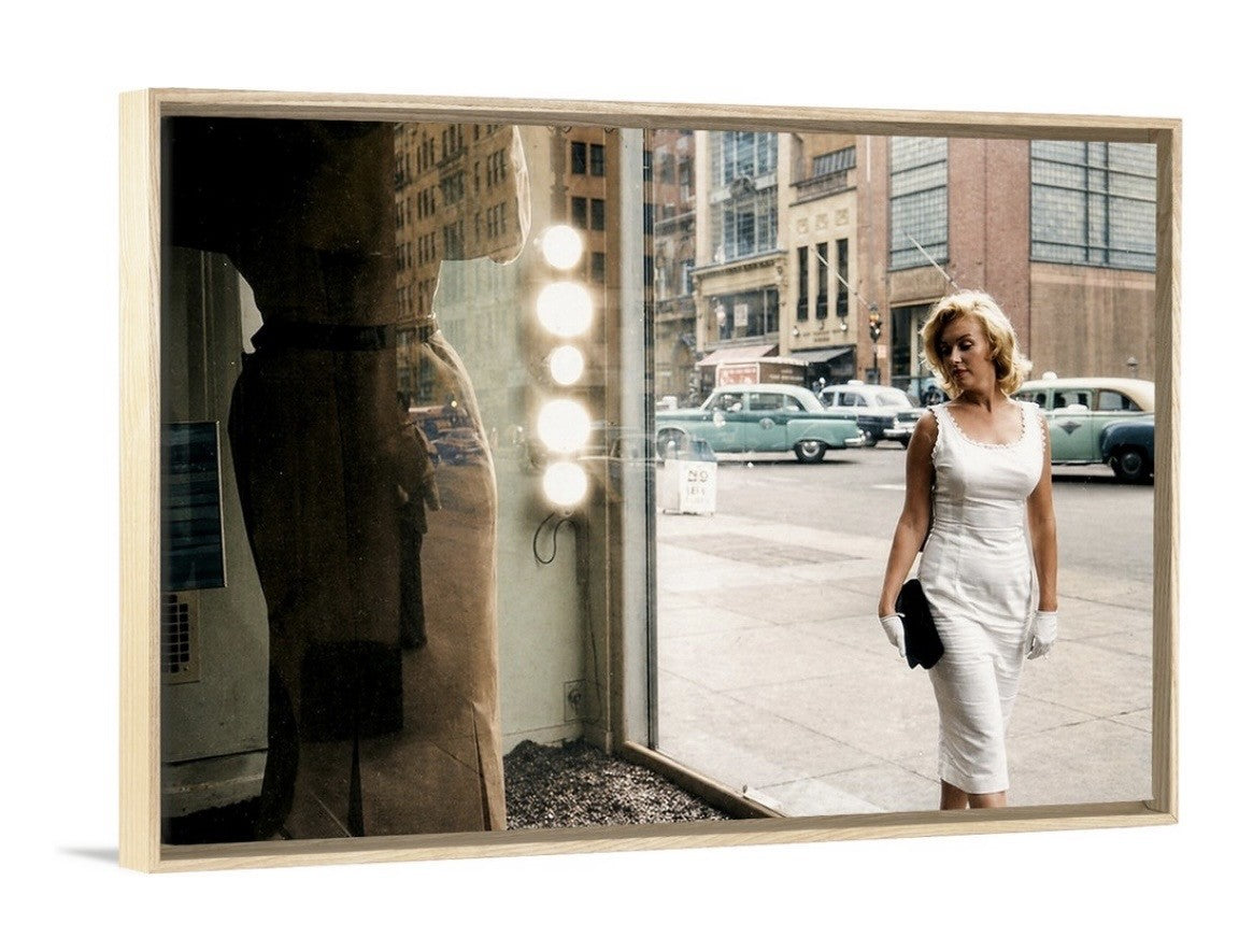 Marilyn Shops 5th Ave