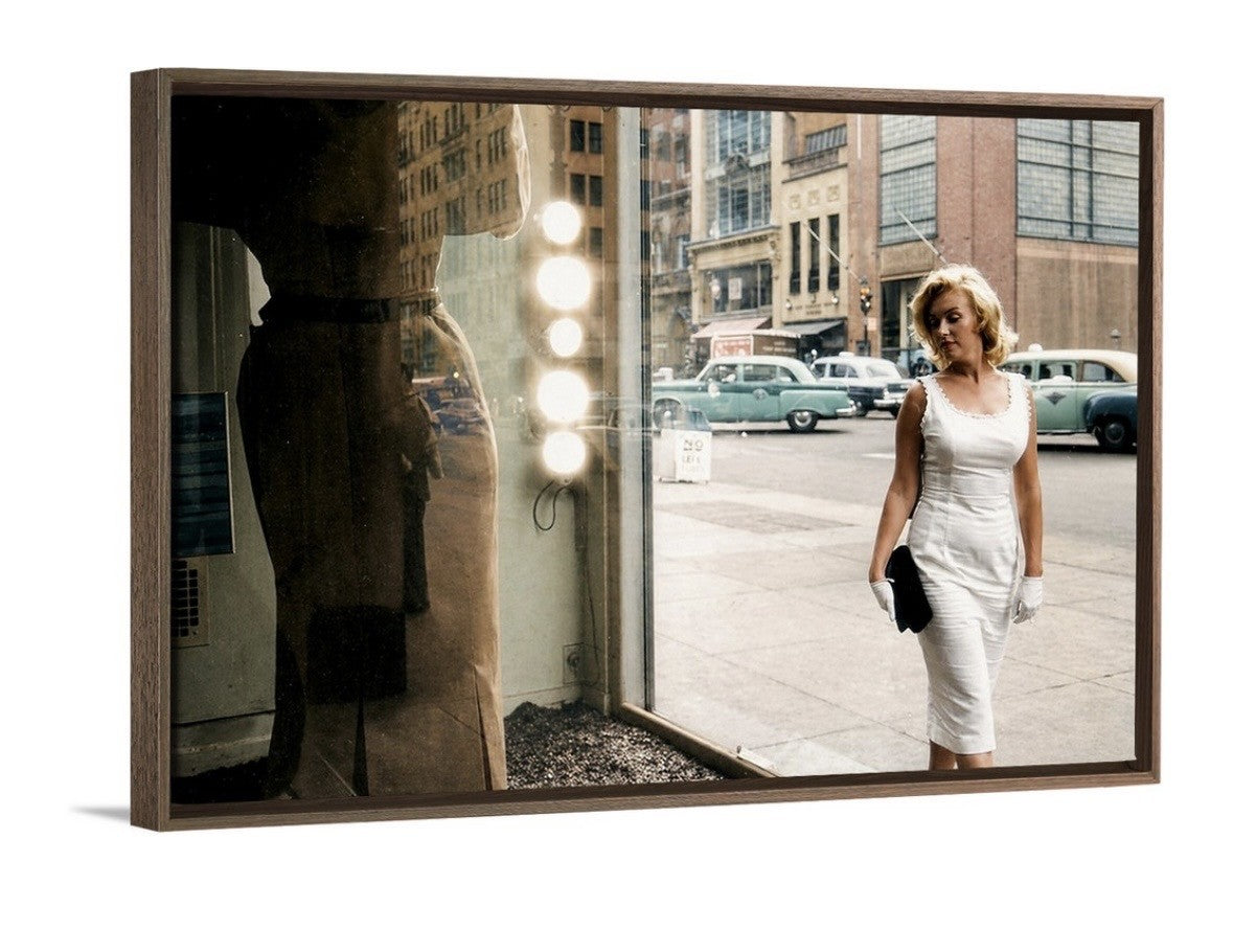 Marilyn Shops 5th Ave